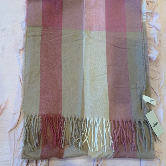 Soft Pink Color Blocked Winter Scarf - Picture 7 of 7